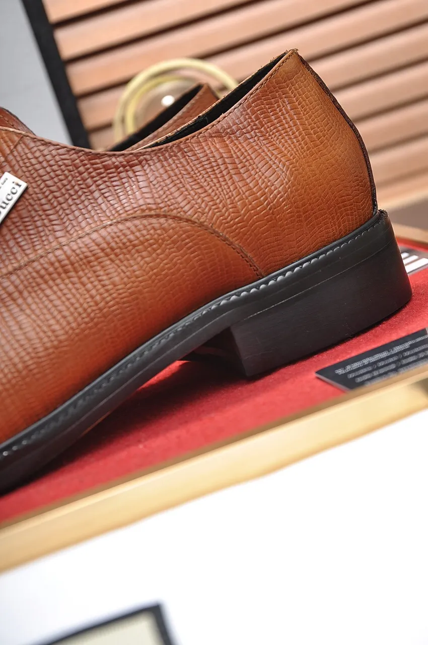 Men's shoes💰460💶Italy's top luxury men's shoes giant [GUCCI Gucci] has a new model 🍃Original European style🔰 Pleasant to the eye😍In order to make the shoes more durable and non-deformable🌀The production continues to follow traditional methods but there is still no lack of innovation💪The original cowhide is chosen for the leather♻️ Smooth, natural and exceptionally bright⭐Made of imported cowhide, the first choice of the rich 38-45 (45 customized)